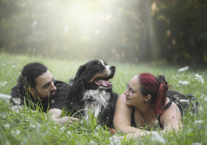 Ein Gruppenfoto von Hund und Halter
